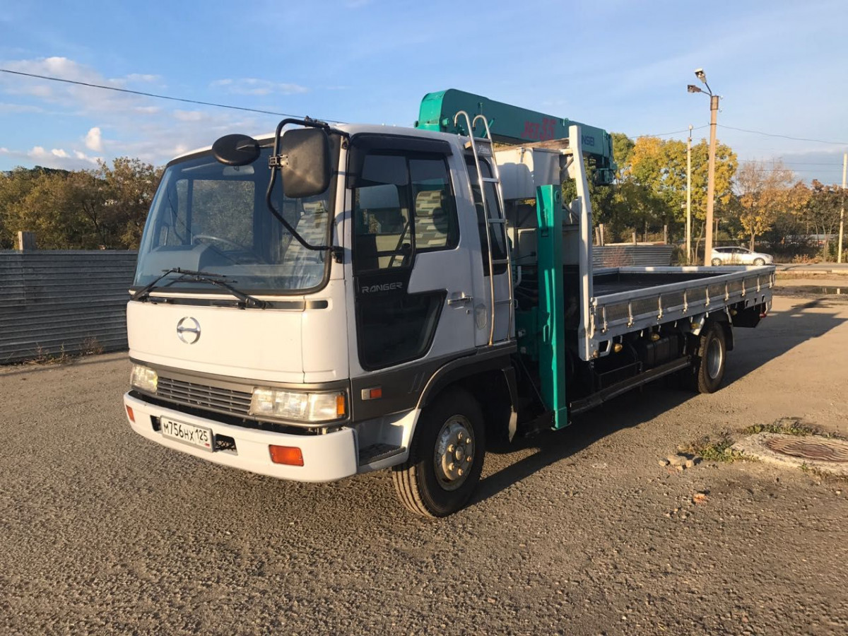 Манипулятор HINO КМУ 3 тонны ranger в аренду в Нижневартовске круглосуточно